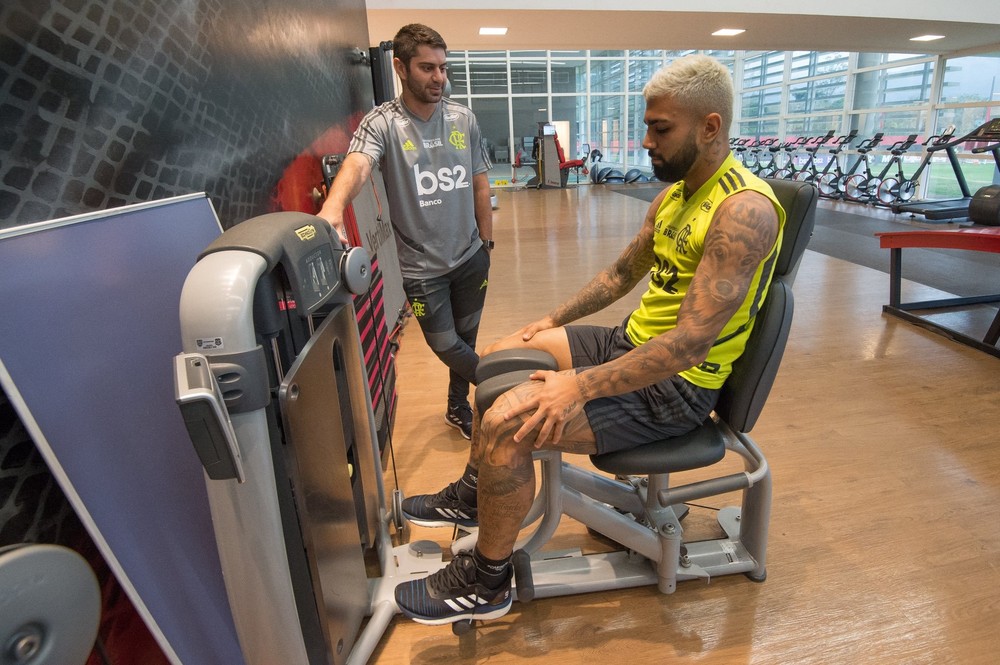 Gabigol faz trabalho regenerativo no Ninho do Urubu. Atacante pode jogar hoje à noite (Foto: Alexandre Vidal/Flamengo)