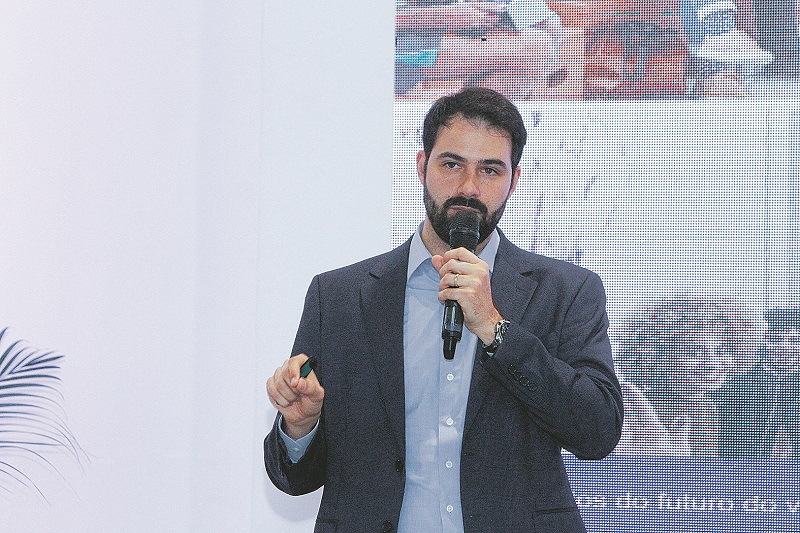 Gustavo pipa disse que estudos recentes mostram que a maioria dos consumidores ainda prefere tocar, sentir e testar o produto antes de concluir uma transação. (Foto: Thiago Coutinho/at)