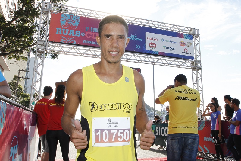 Jonilson Prates venceu no ano passado a prova dos 10km com o tempo de 31min21, mas quer melhorar a marca esse ano (Foto: Fábio Nunes/AT - 11/11/2018)