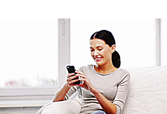 Mulher usa celular: serviço (Foto: Divulgação)