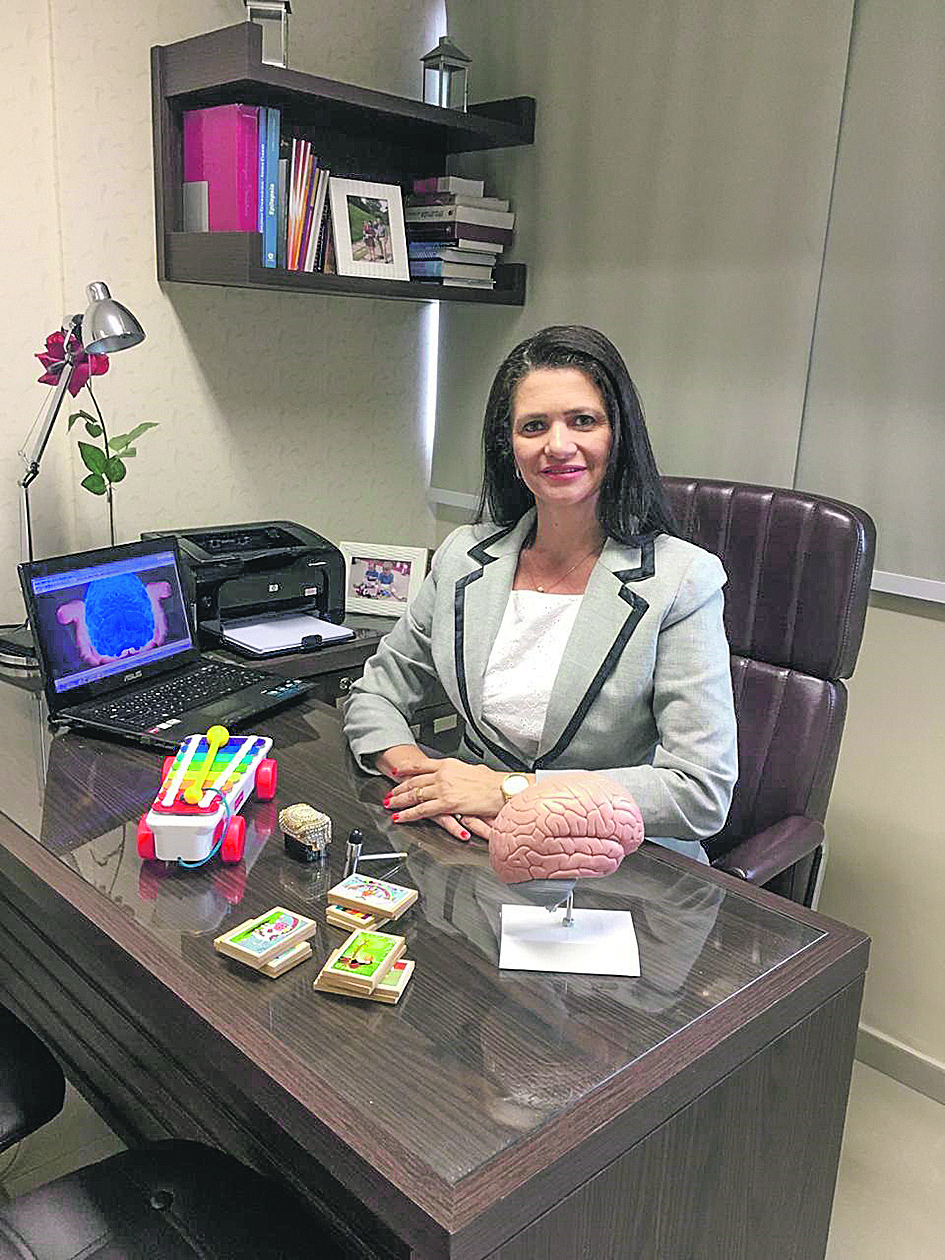 Larissa Freire: Sintomas  podem aparecer nos  primeiros meses de vida (Foto: Bruno Krohling)