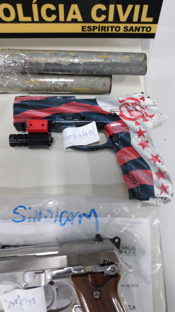 Armas também foram apreendidas (Foto: Leone Oliveira)
