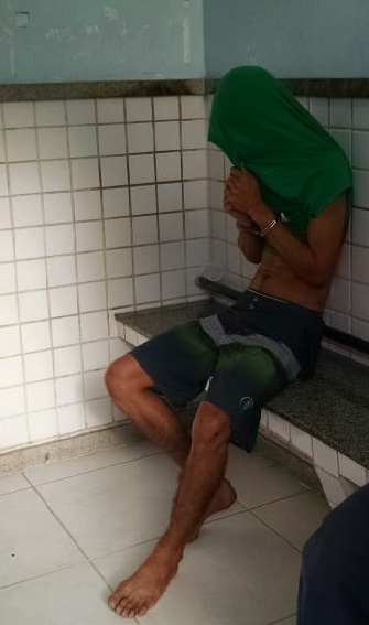Suspeito foi preso com ajuda do pai da vítima (Foto: Júlia Afonso)