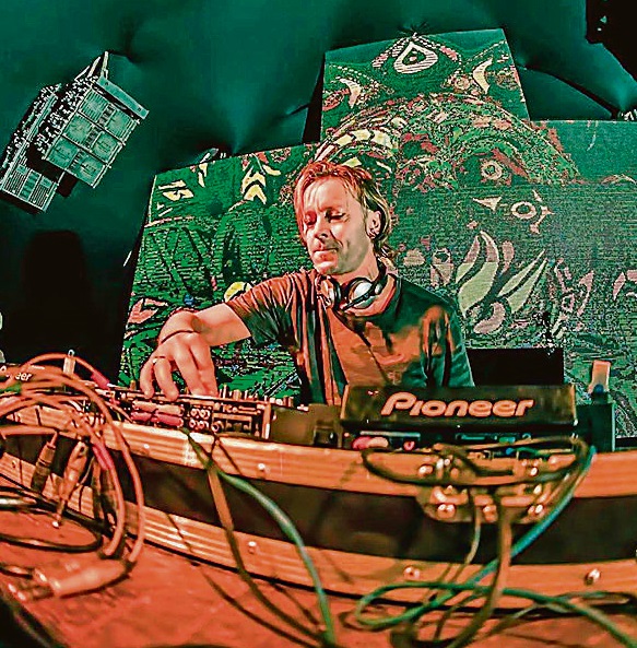 Nicolas Oesch na Praia Doce (Foto: Divulgação)