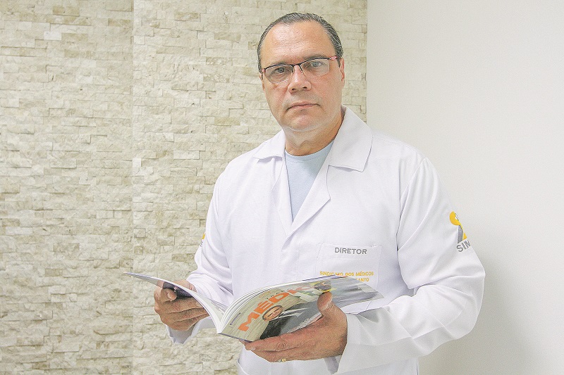 Otto Batista é ginecologista (Foto: Antonio Cosme - 12/10/2015)