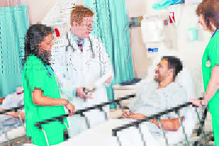Paciente recebe atendimento médico em hospital. Serviço pode ser exclusivo para usuários de plano de saúde (Foto: Fotos: divulgação)