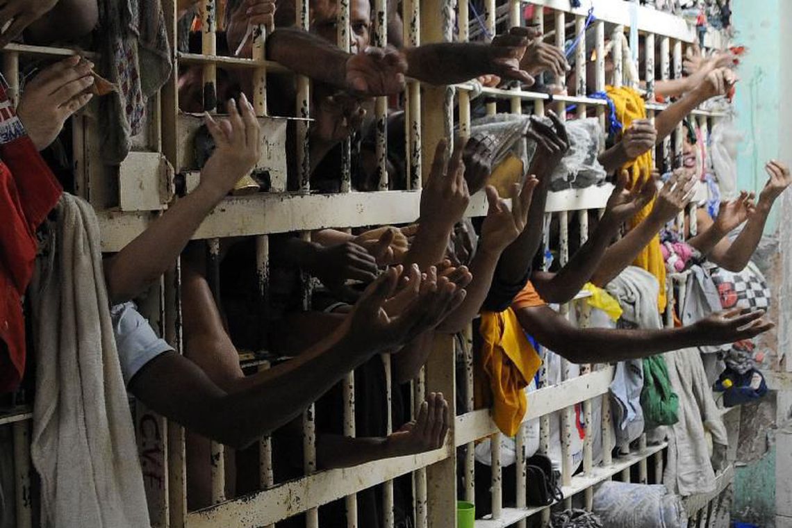 Ordem ressalta que medida serve para proteger agentes e presos (Foto: Agência Brasil)