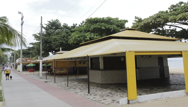 Quiosque na Praia de Itaparica (Foto: Beto Morais / AT)