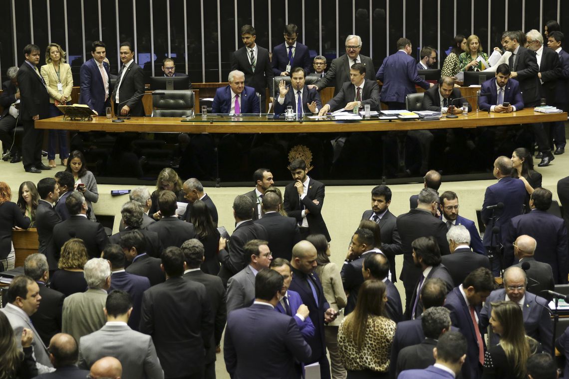 De acordo com o projeto, são considerados passíveis de sanção por abuso de autoridade membros dos poderes Legislativo, Judiciário e Executivo, membros do Ministério Público, membros de tribunais ou conselhos de contas, servidores públicos e militares ou pessoas a eles equiparadas. (Foto: Fabio Rodrigues Pozzebom/Agência Brasil)