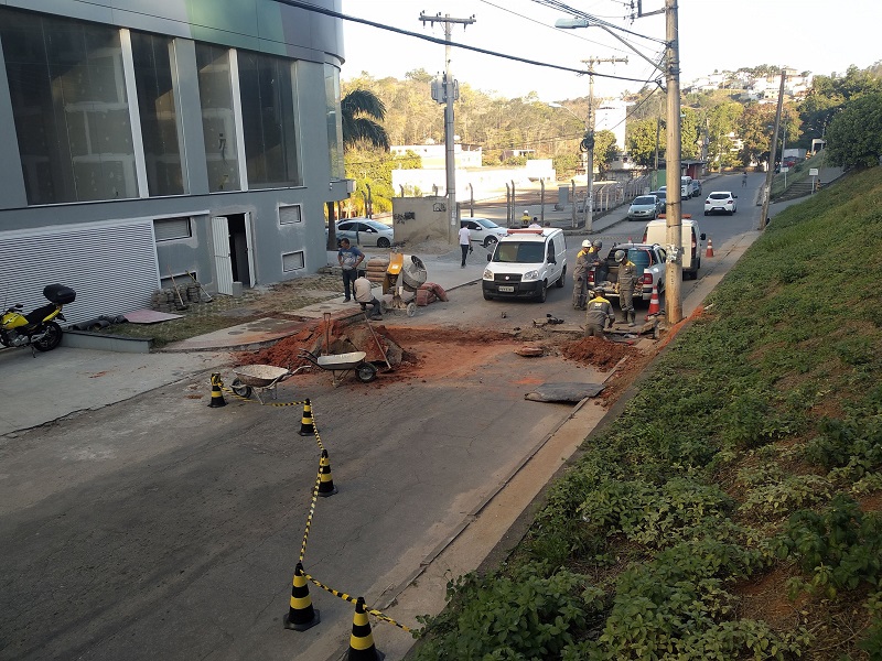 A interdição ocorreu no período da tarde até por volta das 19 horas. (Foto: Alessandro de Paula)