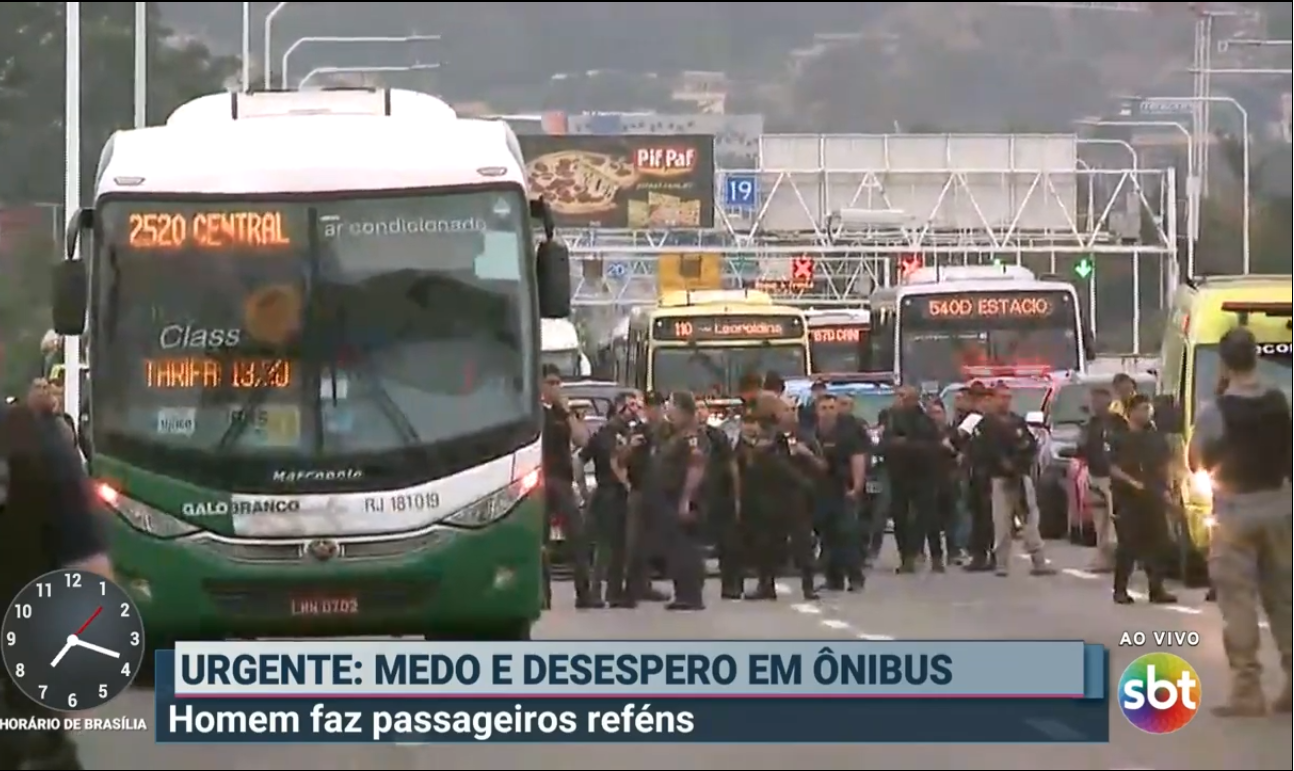Em média, 40 pessoas estão no interior do ônibus no momento. (Foto: Reprodução / SBT)