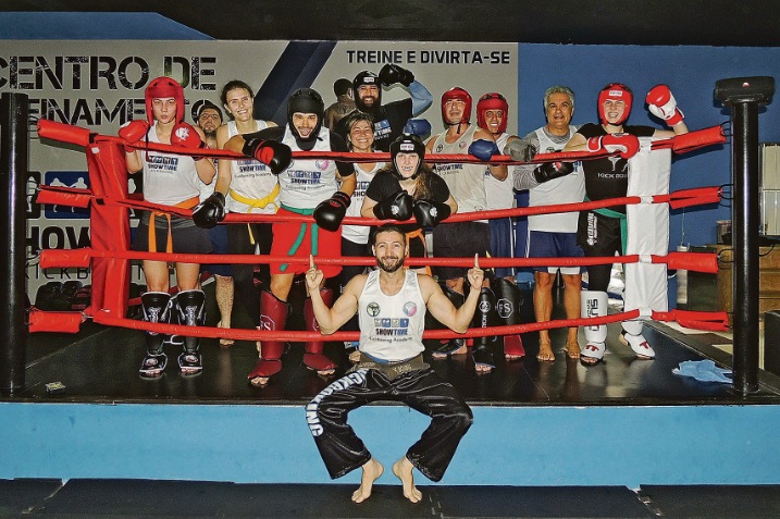 Entrosamento entre os alunos do Showtime Kickboxing (Foto: Divulgação)