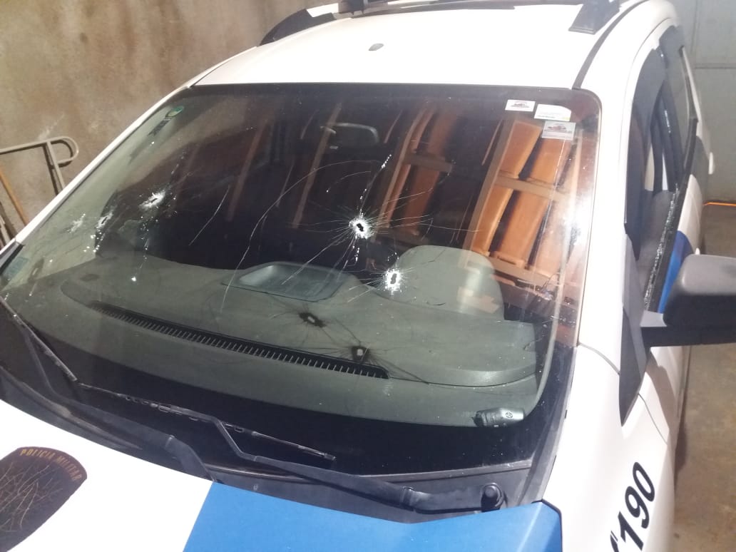 Três criminosos tentaram roubar uma viatura em Pinheiros, no Norte do Estado (Foto: Divulgação/PC)