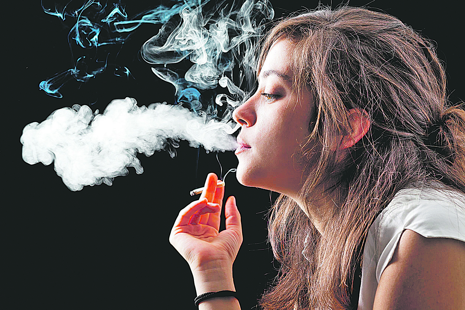 O vício em cigarro pode provocar  tumores e doenças respiratórias,  como, por exemplo, enfisema pulmonar (Foto: Divulgação)
