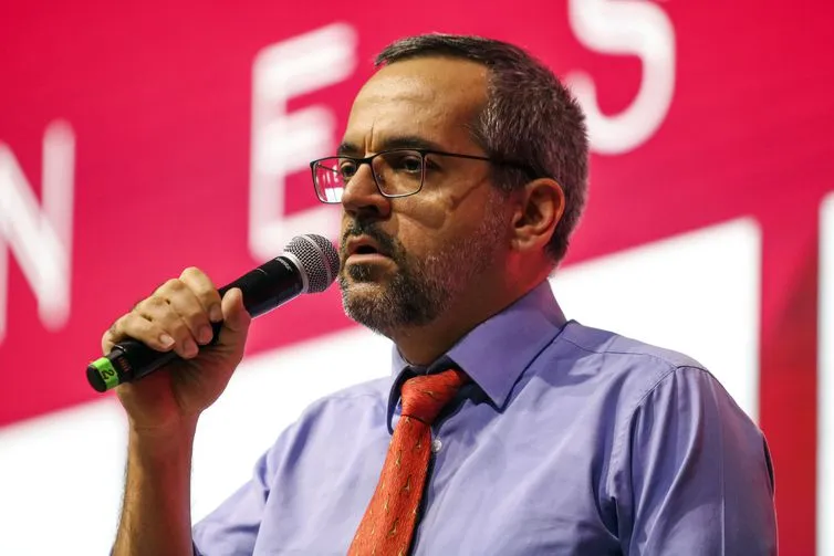 Imagem ilustrativa da imagem Após decisão do Congresso, Weintraub sugere que Enem seja adiado por 30 a 60 dias