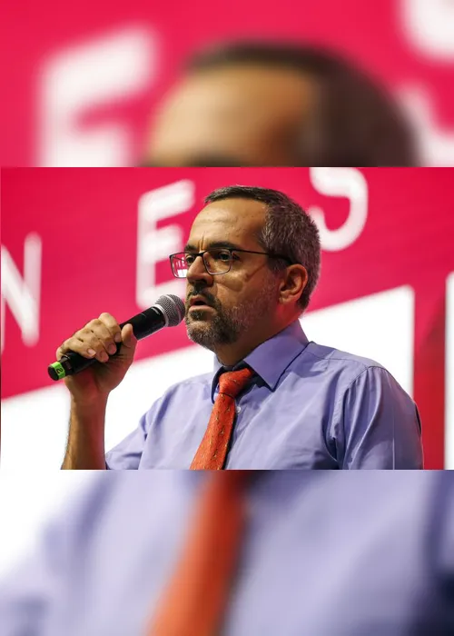 
          Imagem ilustrativa da imagem Weintraub produz mais uma cortina de fumaça
          