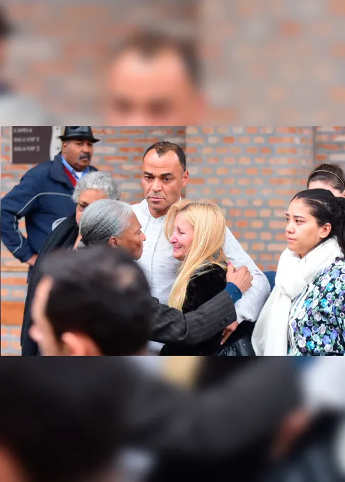 Imagem ilustrativa da imagem "Me apego às coisas que ele fazia", diz Cafu sobre morte do filho