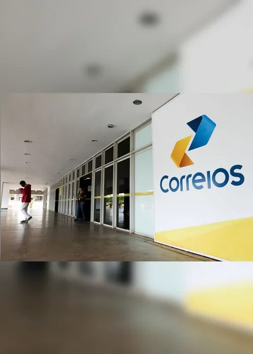 Imagem ilustrativa da imagem Bolsonaro entrega a presidente do Senado projeto de privatização dos Correios