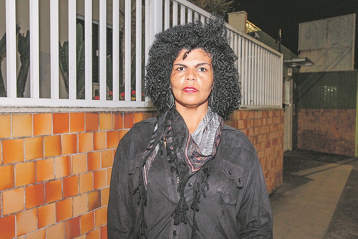 Estudante Briza Moreira, de 40 anos, foi vítima de importunação sexual dentro de um ônibus do Transcol, na Serra (Foto: Beto Morais/AT)