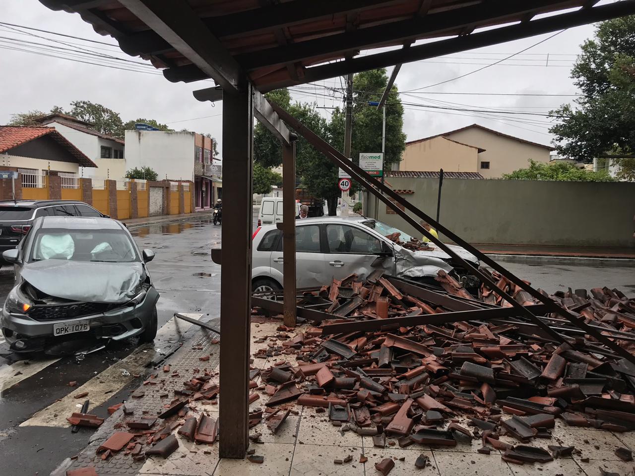 O acidente aconteceu por volta de 8h30 desta sexta-feira (6) em Itapuã, Vila Velha. (Foto: Bruna Maria)