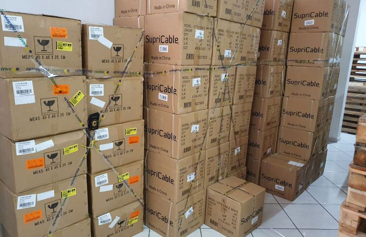 No primeiro dia da operação, mais de 23 mil produtos irregulares foram lacrados ou apreendidos (Foto: Divulgação/ Anatel)