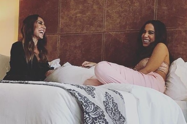Anitta e a apresentadora Mónica Naranjo. (Foto: Reprodução/Instagram)