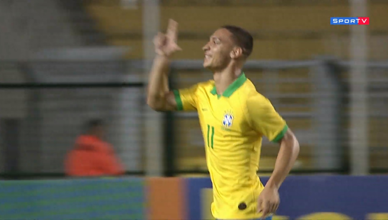 Antony marcou um golaço na vitória do Brasil sobre o Chile (Foto: Reprodução/SporTV)