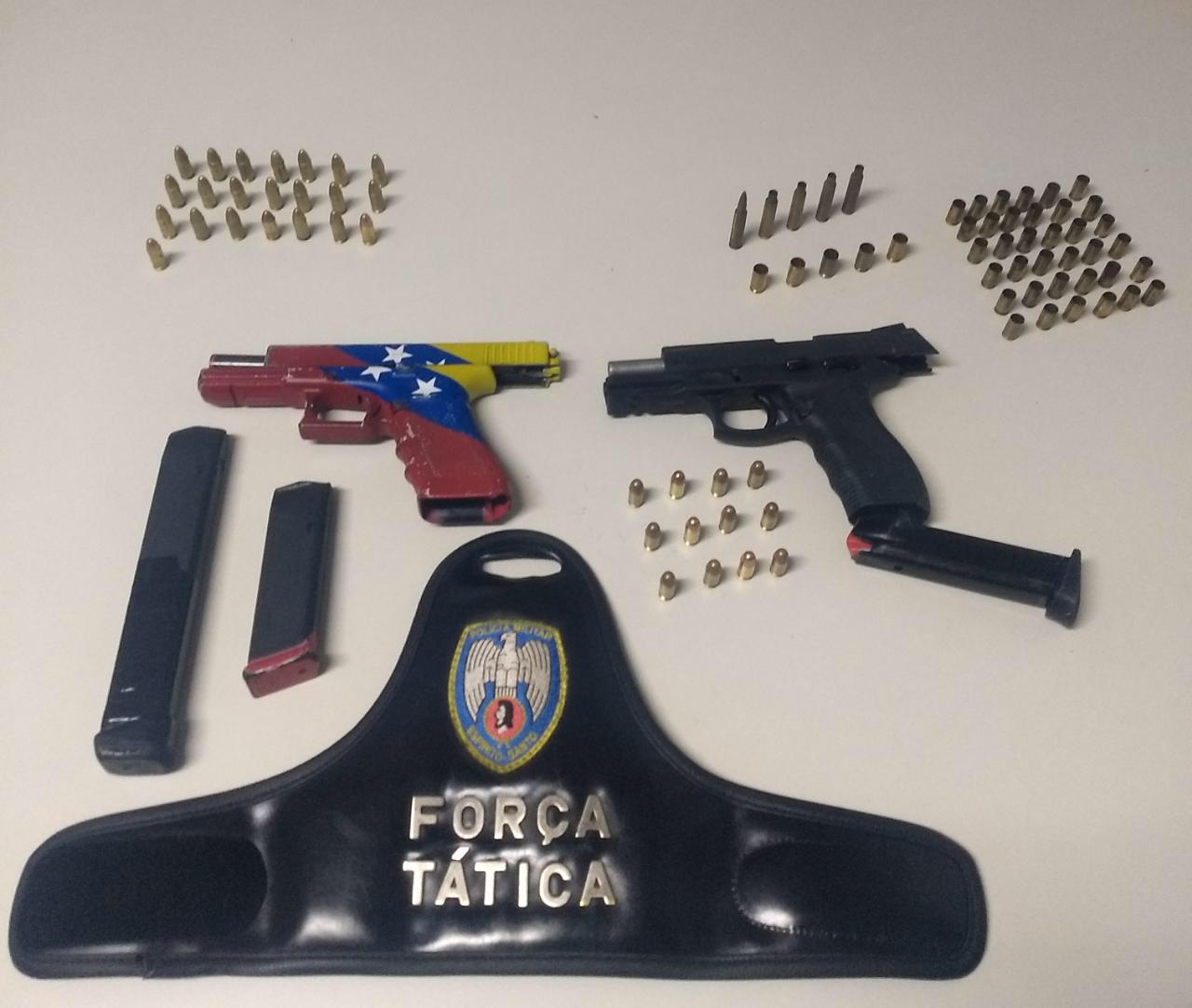 Armas e munições apreendidas dentro de posto de saúde de Santa Martha. (Foto: Divulgação/PM)