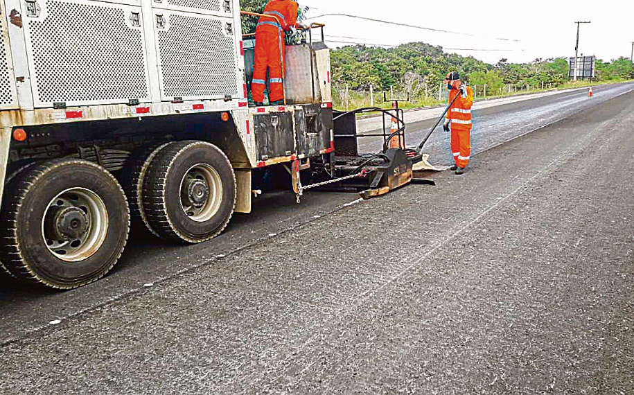 Reparos no pavimento: obras são realizadas em etapas, após avaliação (Foto: Divulgação)