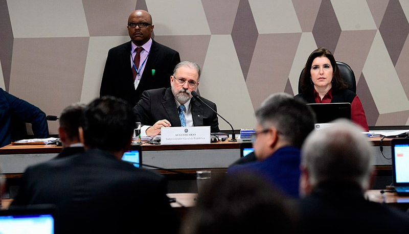 Augusto Aras, ao lado da senadora Simone Tebet (Foto: Pedro França/Agência Senado)