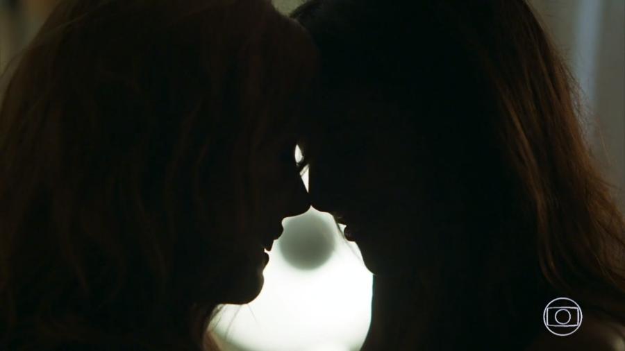 Beijo entre duas mulheres foi gravado mas não foi ao ar (Foto: Reprodução / TV Globo)