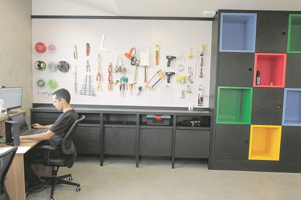 Sala do FindesLab, espaço de inovação em Vitória onde se desenvolve o Programa de Empreendedorismo Industrial (Foto: Kadidja Fernandes/AT)
