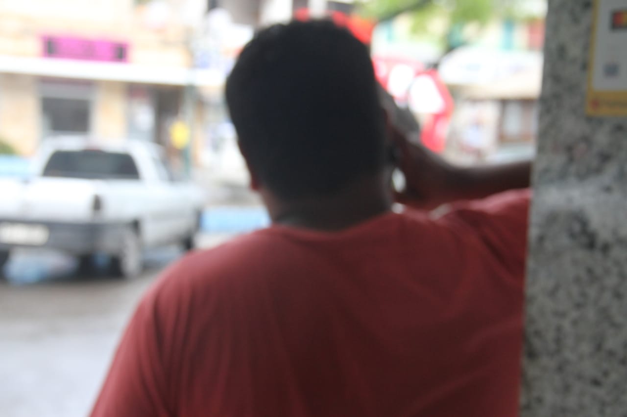 A vítima conta que ficou dentro do carro durante todo tempo, até ser liberado por volta de 4 horas (Foto: Beto Barbosa)