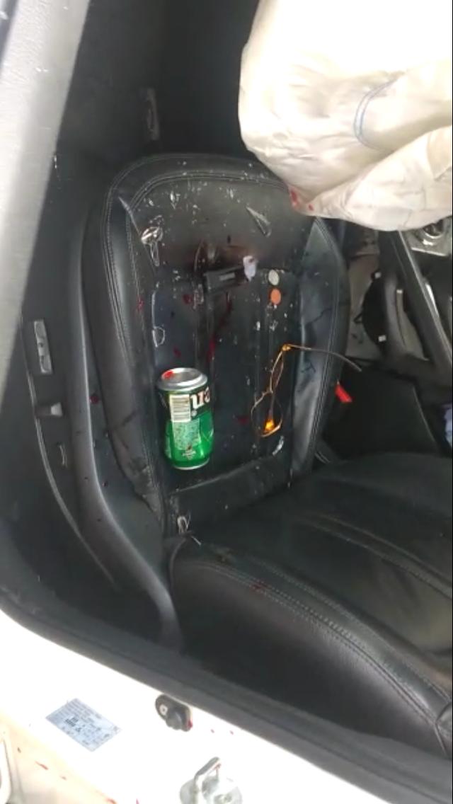 Imagens mostram que dentro do carro envolvido no acidente havia latas de cerveja. (Foto: Reprodução)
