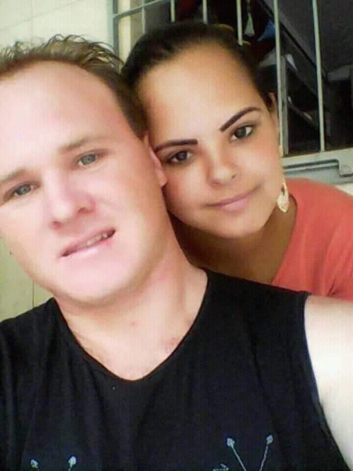 O casal de lavradores Dazio e Suelen morreram após o carro onde estavam cair dentro de um rio. (Foto: Reprodução/Facebook)