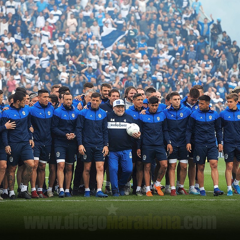Maradona foi apresentado à torcida do Gimnasia La Plata (Foto: Instagram @maradona)
