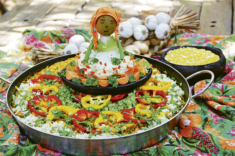 O Espaço Maria Mariana criou uma receita com toque de axé: a paella do tabuleiro da baiana (Foto: Kadidja Fernandes/AT)