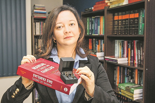 A advogada Reichiele Vervloet afirmou que muitas pessoas não têm certeza ao assumirem um casamento (Foto: Beto Morais/AT)