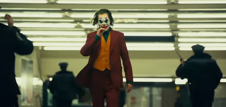 Joaquin Phoenix como Coringa (Foto: Reprodução/ YouTube Warner Bros. Pictures Brasil)