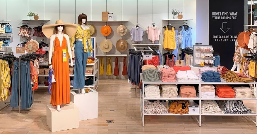A empresa tem como foco o público jovem, especialmente o feminino (Foto: Reprodução/ Instagram @forever21brasil)