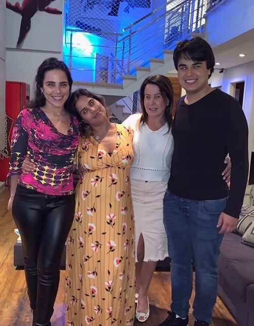 Igor Camargo, a mãe Zilu e as irmãs Wanessa e Camila (Foto: Reprodução/instagram)