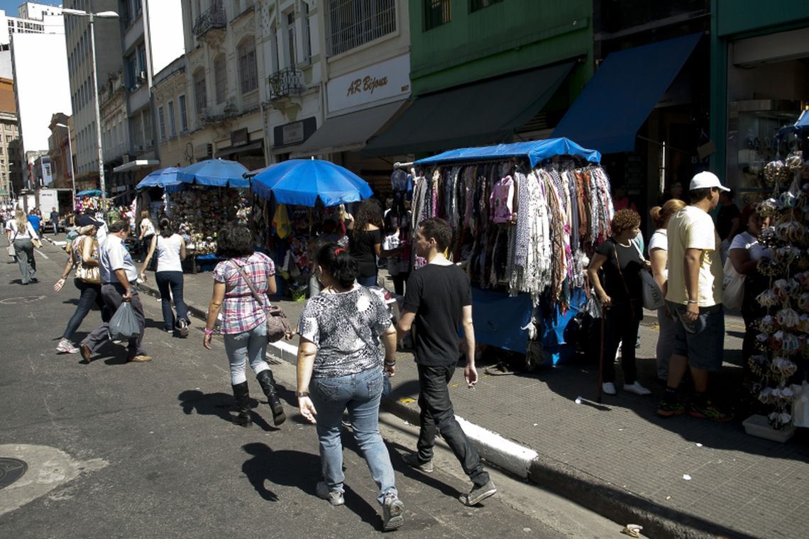 Segundo os dados do IBGE, os trabalhadores sem carteira assinada totalizaram 11,8 milhões de pessoas em agosto (Foto: Arquivo/ Agência Brasil)