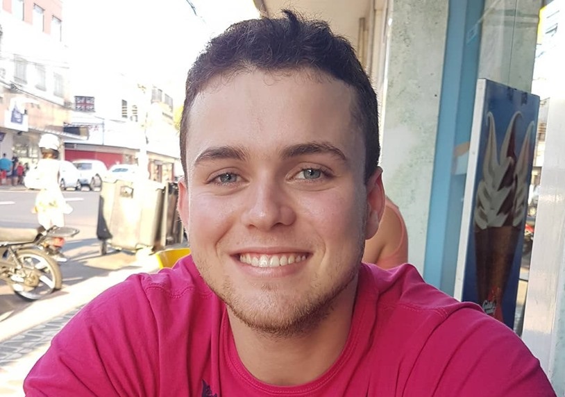 Jean Zaché tinha 23 anos e era estudante do curso de Farmácia. (Foto: Reprodução/Facebook)