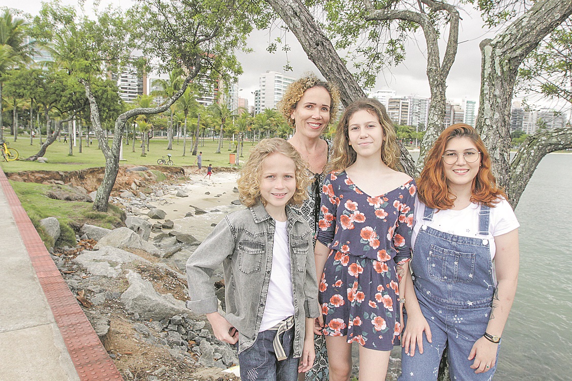 Jussara aproveita as horas vagas para levar os filhos Gustavo, Luisa e Julia para passear por pontos turísticos. (Foto: Antonio Moreira/AT)