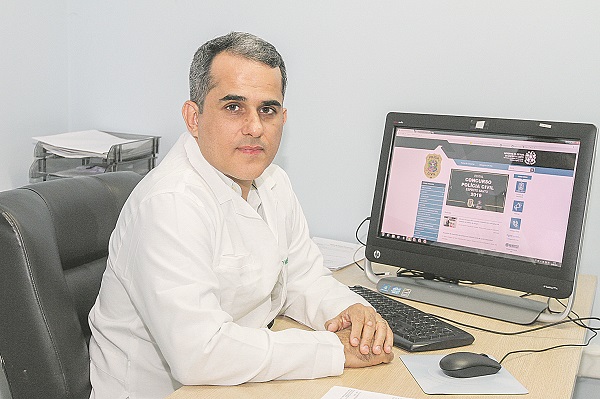 Chefe do DML de Vitória, Wanderson Souza Lugão disse que diferentes métodos são utilizados na identificação (Foto: Beto Morais/AT)