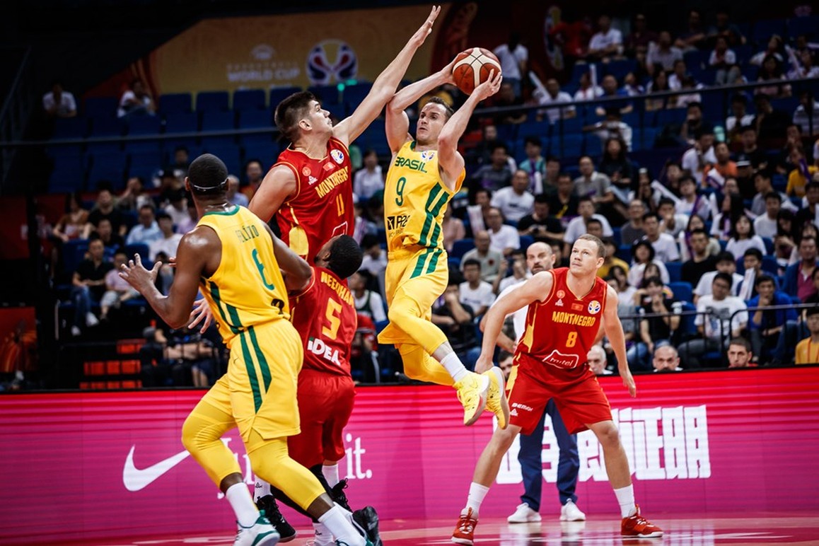 Marcelinho Huertas teve boa atuação na vitória do Brasil sobre Montenegro. (Foto: Divulgação/FIBA)