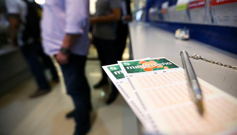 Bilhete para marcação da Mega-Sena (Foto: Marcelo Camargo/Agência Brasil)