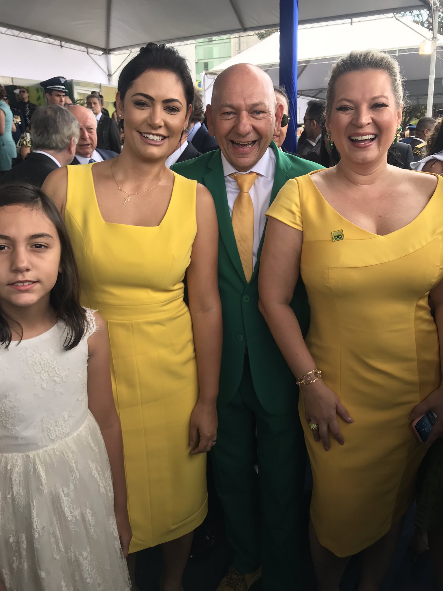 O empresário Luciano Hang e a deputada Joice Hasselmann também optaram pelo