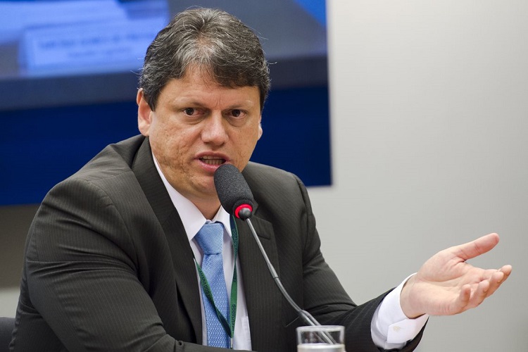 O ministro da Infraestrutra, Tarcísio Freitas, afirmou que o governo vai alterar as regras de reembolso de passagens(Foto: Marcelo Camargo/Agência Brasil)