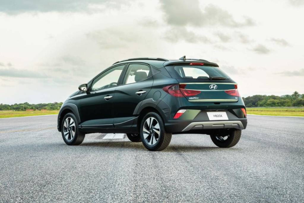 Para chamar a atenção, o modelo de origem sul-coreana adota o estilo dos carros mais recentes da marca, a exemplo do novo Sonata, lançado em abril deste ano. (Foto: Divulgação)